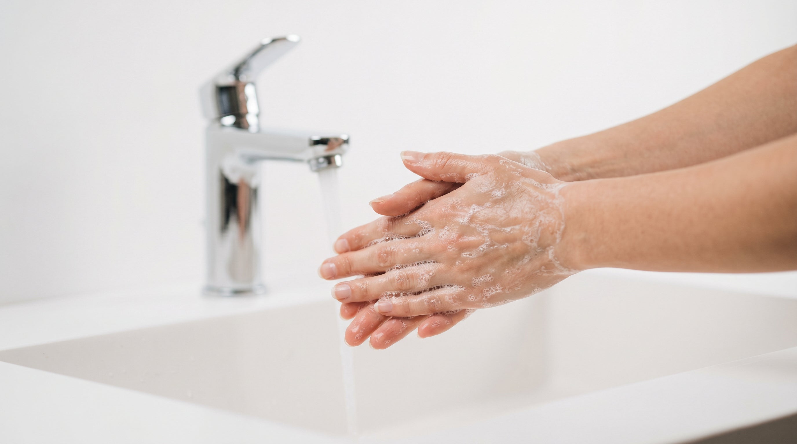 Lavado de manos con agua y jabón antes de manipular el sensor